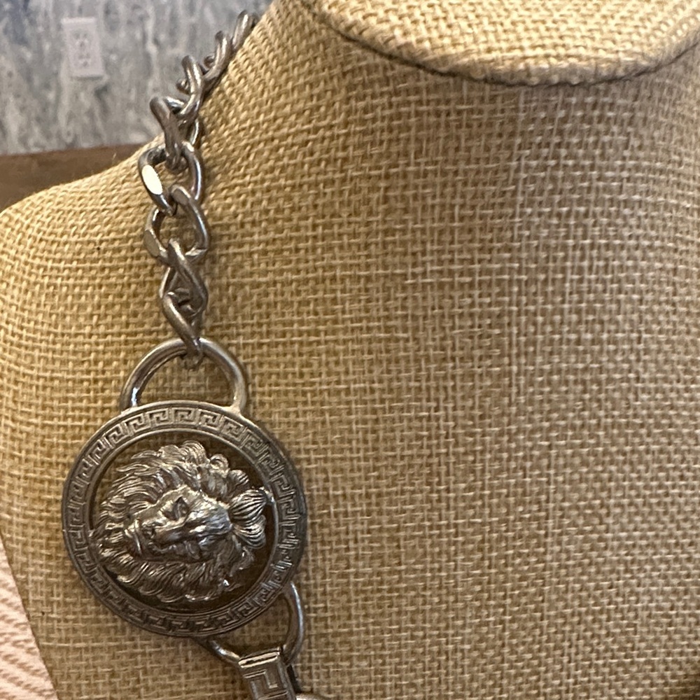 Vintage Lion Head Necklace - Picture 3 of 5